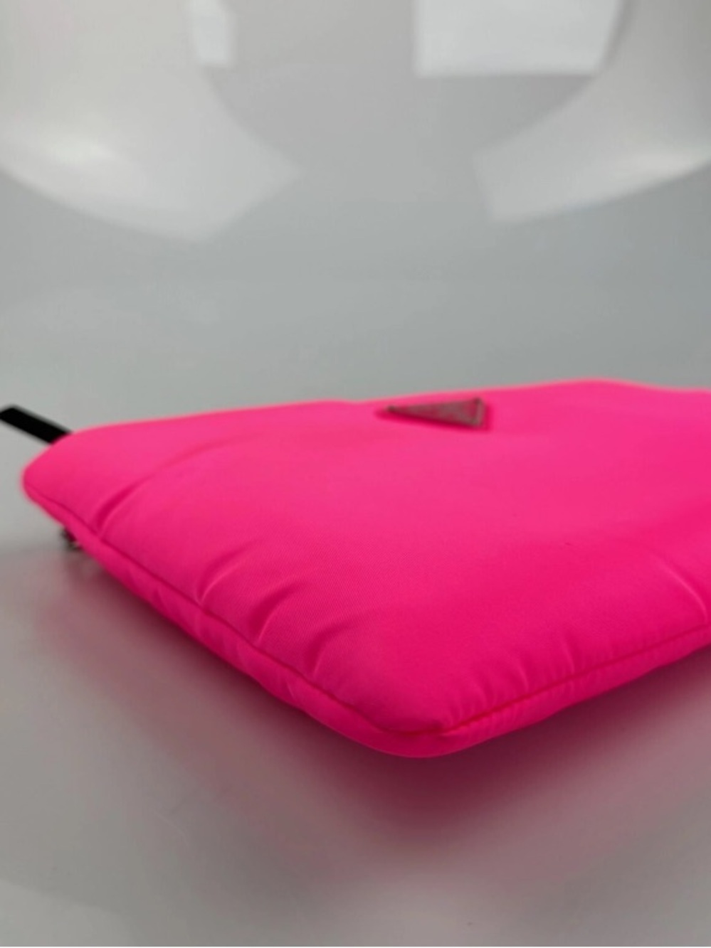PRADA⭐️🌸Tessuto Nylon Soft padded Hot Pink! Neon! crossbody bag! Offers. - Picture 9 of 16